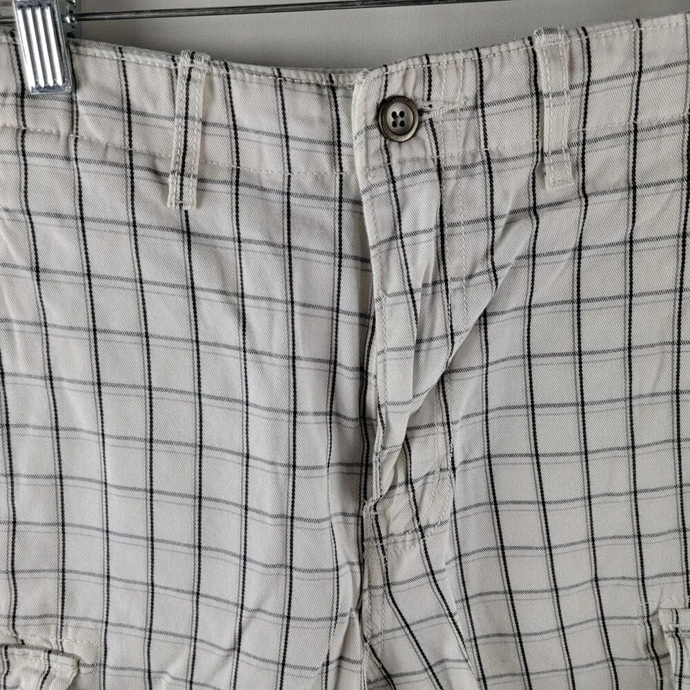 Levi Strauss & Co Shorts Mens 30x10 White Cargo Pockets Relaxed Outdoors Gorp